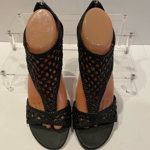 Donald J. Pliner Verona Leather Woven T-Strap Pumps Sandals Size 8.5 Narrow EUC - Picture 3 of 12